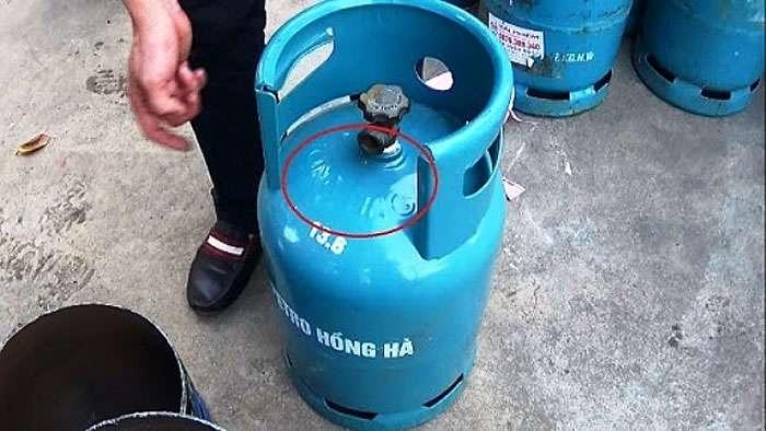 Bình gas gần hết là nguyên nhân khiến bếp gas đỏ 
lửa